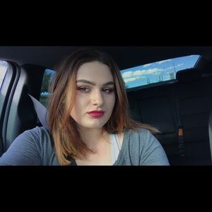 Meet your Posher, Katelyn